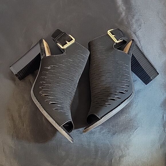 REPORT CUTOUT DESIGN DETAILS PEEP TOE ANKLE STRAP GOLD BUCKLE SANDAL - Picture 13 of 14